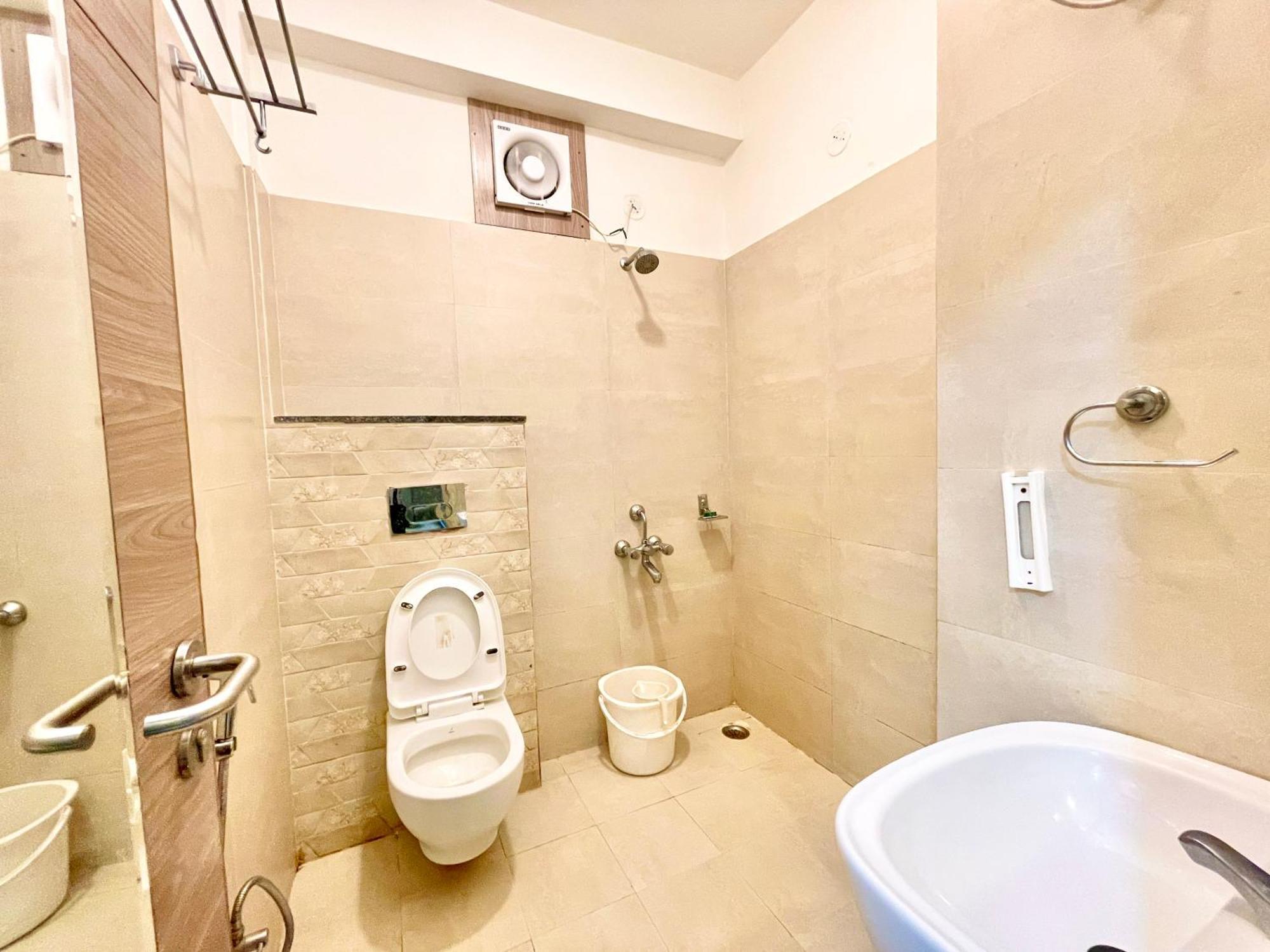 Hotel Rb International ! Puri Near-Sea-Beach-And-Temple Fully-Air-Conditioned-Hotel With-Lift-And-Card Payment Accepted-Parking-Facility, Best Hotel In Puri Bagian luar foto